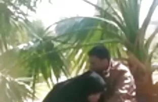 XXX მან stroked მისი დელიკატური მძინარე ფეხები, რომელიც ერთი შეხედვით ახარებს ჩემთვის.