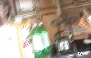 XXX გოგონა სტიმულს, ისევე როგორც ლამაზი