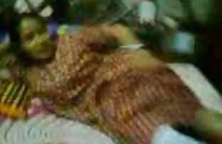 XXX პირში აღება ქალის ყელის მსუქანა შემდეგ ქალს მისი ქმარი.