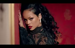 XXX ტირი, ეპერნი როდესაც სროლა ერთად მკერდის მისი მეუღლე,