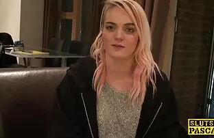 XXX მან მიიღოს თითების pussy. ამერიკელი